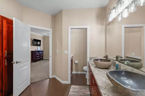 Bath - 724 Oakhurst Trl, Redding, CA 96003 photo 2 of 6