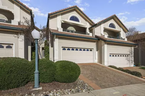 724 Oakhurst Trl, Redding, CA 96003
