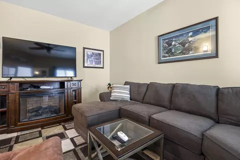 Living - 724 Oakhurst Trl, Redding, CA 96003 photo 1 of 3