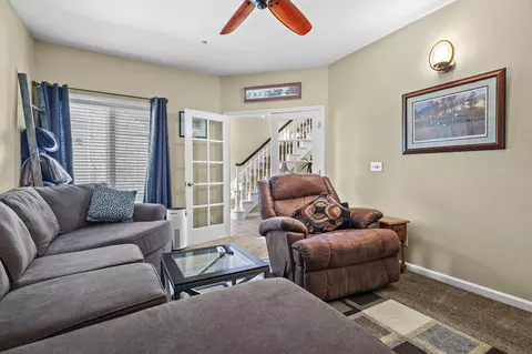 Living - 724 Oakhurst Trl, Redding, CA 96003 photo 2 of 3