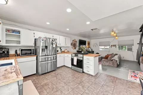 Kitchen - 2205 Jessica Way, Redding, CA 96002 photo 4 of 5