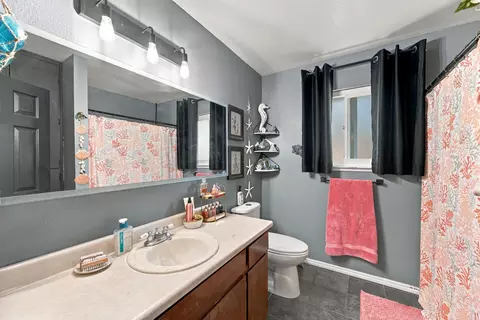 Bath - 2205 Jessica Way, Redding, CA 96002 photo 2 of 2
