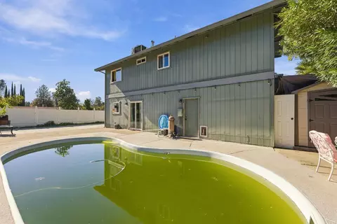 Exterior - 2205 Jessica Way, Redding, CA 96002 photo 4 of 12