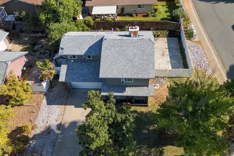 View/Area - 2205 Jessica Way, Redding, CA 96002 photo 3 of 4