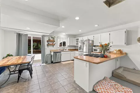 Kitchen - 2205 Jessica Way, Redding, CA 96002 photo 2 of 5