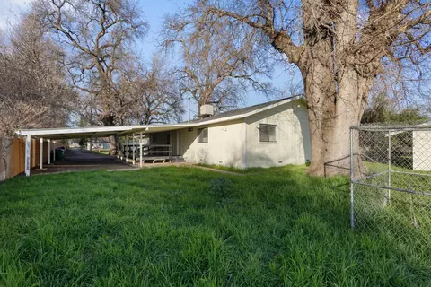 Exterior - 19233 W Niles Ln, Redding, CA 96002 photo 2 of 7