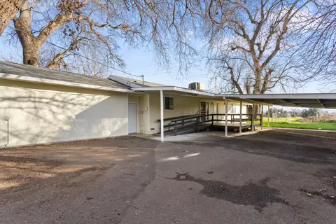 19233 W Niles Ln, Redding, CA 96002
