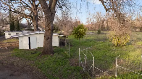 Exterior - 19233 W Niles Ln, Redding, CA 96002 photo 5 of 7