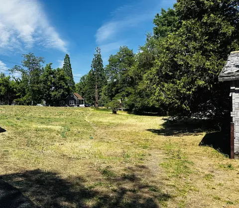 106 N West St, Yreka, CA 96097 photo 5