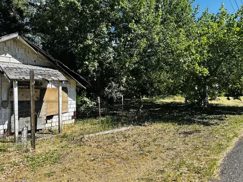 106 N West St, Yreka, CA 96097 photo 7