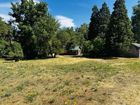 106 N West St, Yreka, CA 96097 photo 3