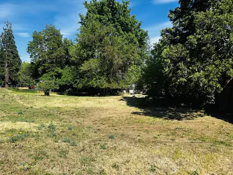 106 N West St, Yreka, CA 96097 photo 4