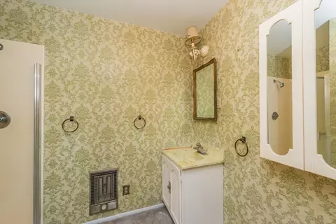Bath - 100 Carr Pl, Lewiston, CA 96052 photo 2 of 3