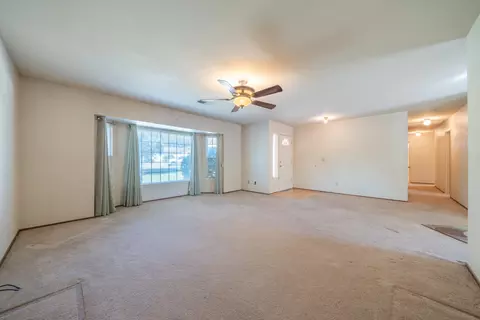Living - 3697 Wolverine Dr, Redding, CA 96001 photo 3 of 4