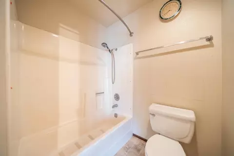 Bath - 3697 Wolverine Dr, Redding, CA 96001 photo 3 of 3