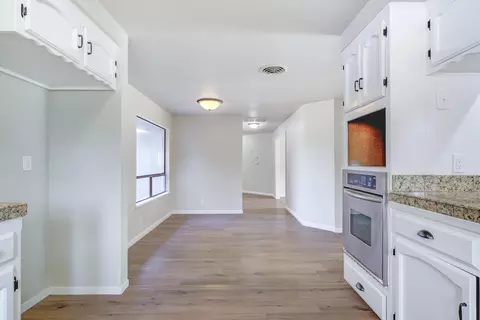 Entry Way - 8947 Olney Park Dr, Redding, CA 96001 photo 1 of 1