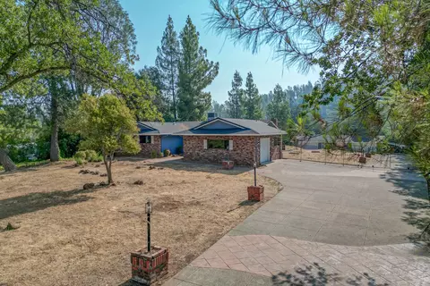Exterior - 8947 Olney Park Dr, Redding, CA 96001 photo 2 of 7