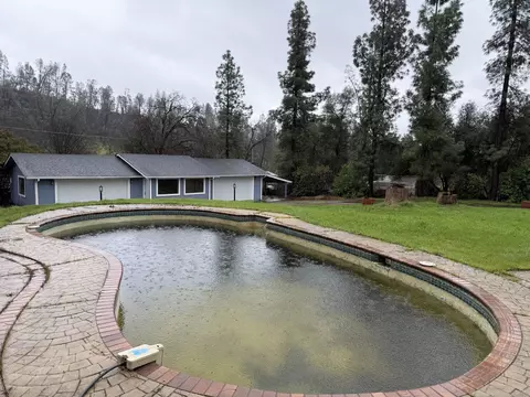 Exterior - 8947 Olney Park Dr, Redding, CA 96001 photo 6 of 7