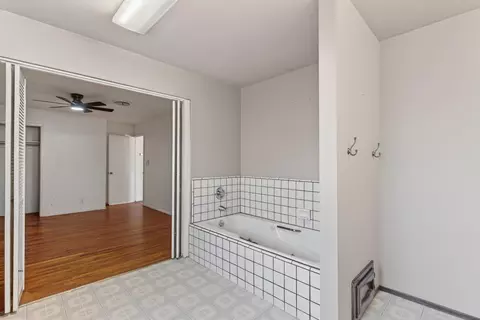 Bath - 2068 Solar Way, Redding, CA 96002 photo 3 of 4
