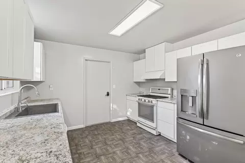 Kitchen - 2068 Solar Way, Redding, CA 96002 photo 3 of 4