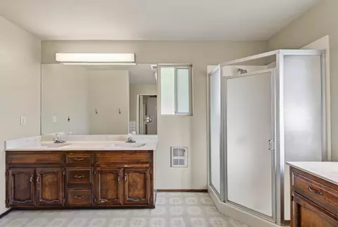 Bath - 2068 Solar Way, Redding, CA 96002 photo 2 of 4