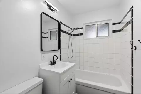 Bath - 2068 Solar Way, Redding, CA 96002 photo 4 of 4