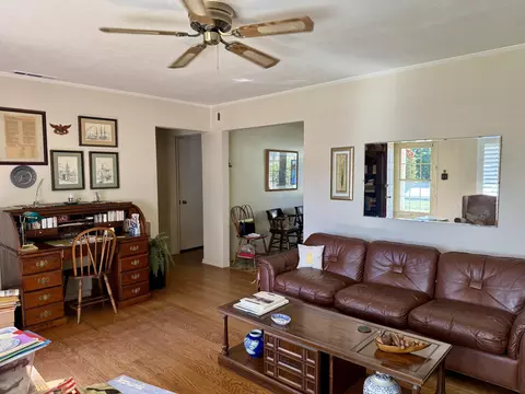 Living - 918 Parsons Dr, Redding, CA 96002 photo 3 of 3