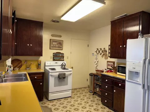 Kitchen - 918 Parsons Dr, Redding, CA 96002 photo 3 of 4