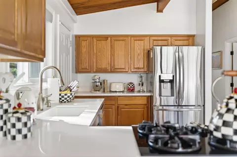 Kitchen - 2284 Paris Ave, Redding, CA 96001 photo 4 of 5