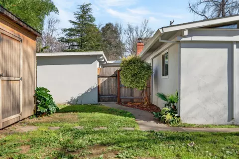 Exterior - 2284 Paris Ave, Redding, CA 96001 photo 9 of 10
