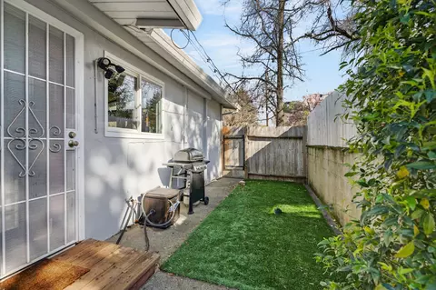 Exterior - 2284 Paris Ave, Redding, CA 96001 photo 6 of 10