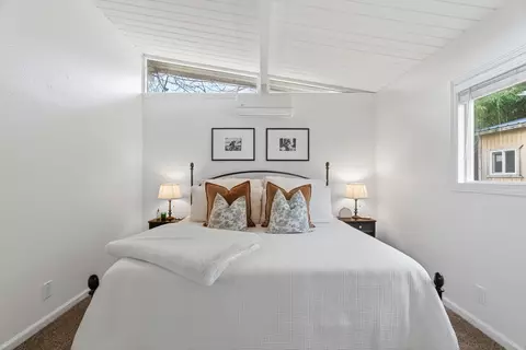 Bedroom - 2284 Paris Ave, Redding, CA 96001 photo 3 of 6