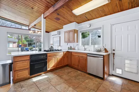 Kitchen - 2284 Paris Ave, Redding, CA 96001 photo 2 of 5