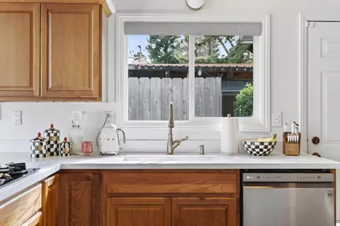 Kitchen - 2284 Paris Ave, Redding, CA 96001 photo 3 of 5