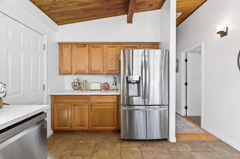 Kitchen - 2284 Paris Ave, Redding, CA 96001 photo 5 of 5