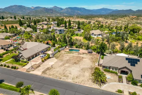 871 Santa Cruz Dr, Redding, CA 96003 photo 8