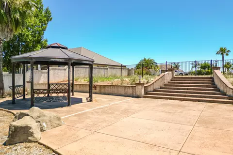 871 Santa Cruz Dr, Redding, CA 96003 photo 4