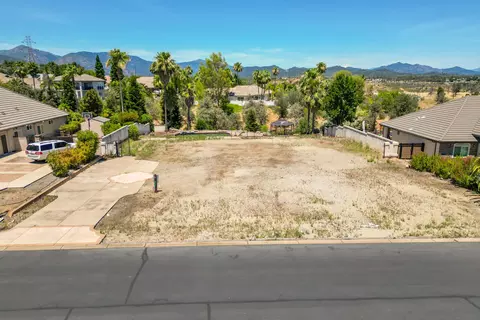 871 Santa Cruz Dr, Redding, CA 96003 photo 3
