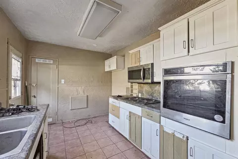 Kitchen - 1135 Olive Ave, Redding, CA 96001 photo 4 of 4