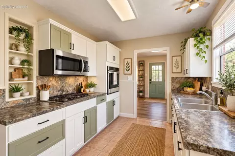 Kitchen - 1135 Olive Ave, Redding, CA 96001 photo 2 of 4
