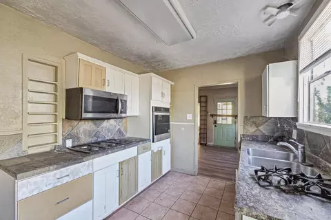 Kitchen - 1135 Olive Ave, Redding, CA 96001 photo 1 of 4