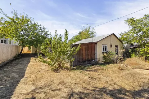 Exterior - 1135 Olive Ave, Redding, CA 96001 photo 8 of 10