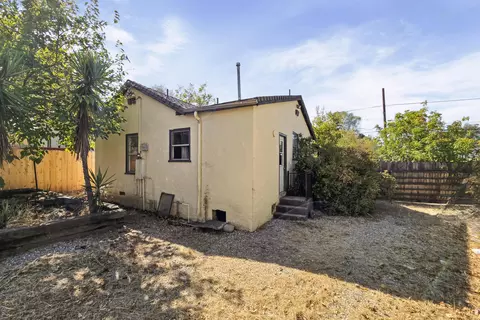Exterior - 1135 Olive Ave, Redding, CA 96001 photo 6 of 10