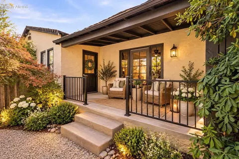 Exterior - 1135 Olive Ave, Redding, CA 96001 photo 5 of 10