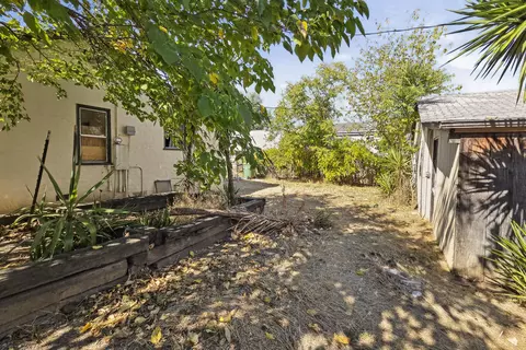 Exterior - 1135 Olive Ave, Redding, CA 96001 photo 7 of 10