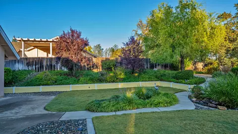 Exterior - 3782 Siskiyou St, Redding, CA 96001 photo 4 of 9