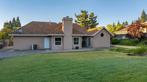 Exterior - 3782 Siskiyou St, Redding, CA 96001 photo 5 of 9