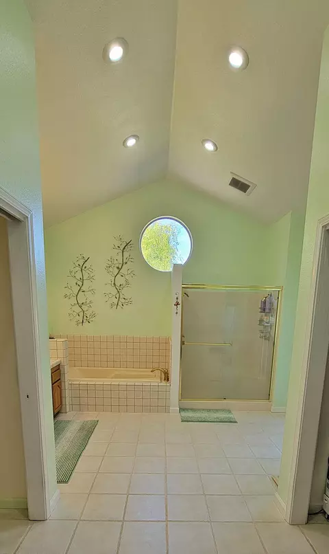 Bath - 3782 Siskiyou St, Redding, CA 96001 photo 1 of 4
