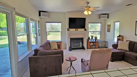 Living - 3782 Siskiyou St, Redding, CA 96001 photo 2 of 4