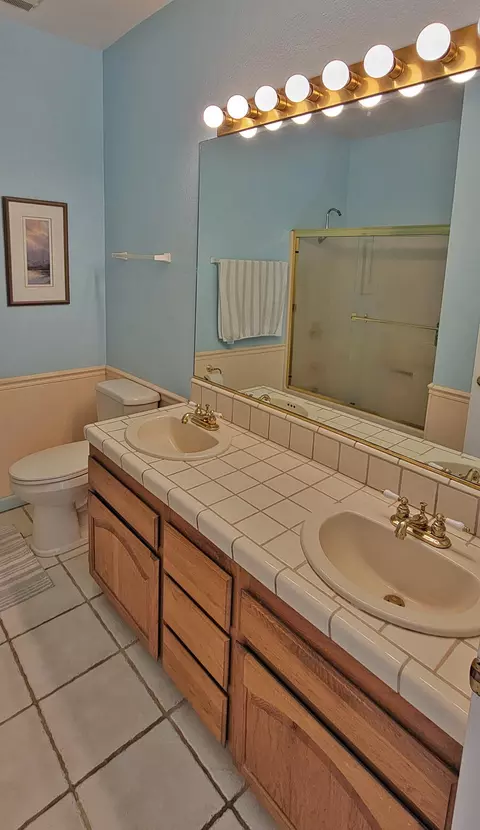 Bath - 3782 Siskiyou St, Redding, CA 96001 photo 4 of 4
